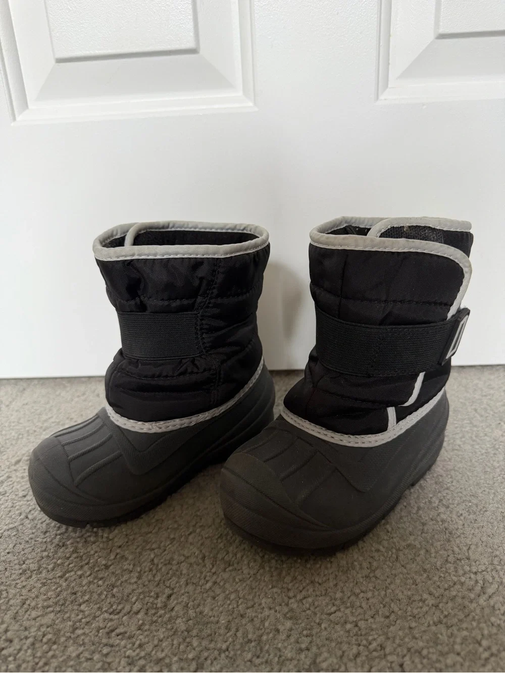 Cat & Jack Toddler Dane Waterproof Winter Boots on